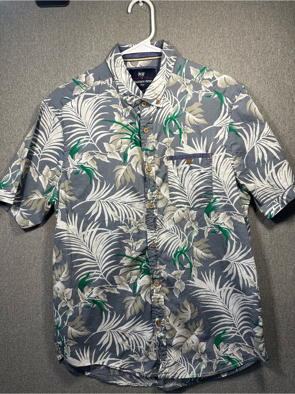 Casual Short-Sleeve Button-Down Shirt - Blue with White & Green Leaf Print